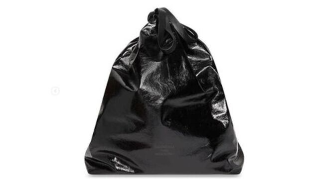 El bolso con forma de bolsa de basura de Balenciaga.