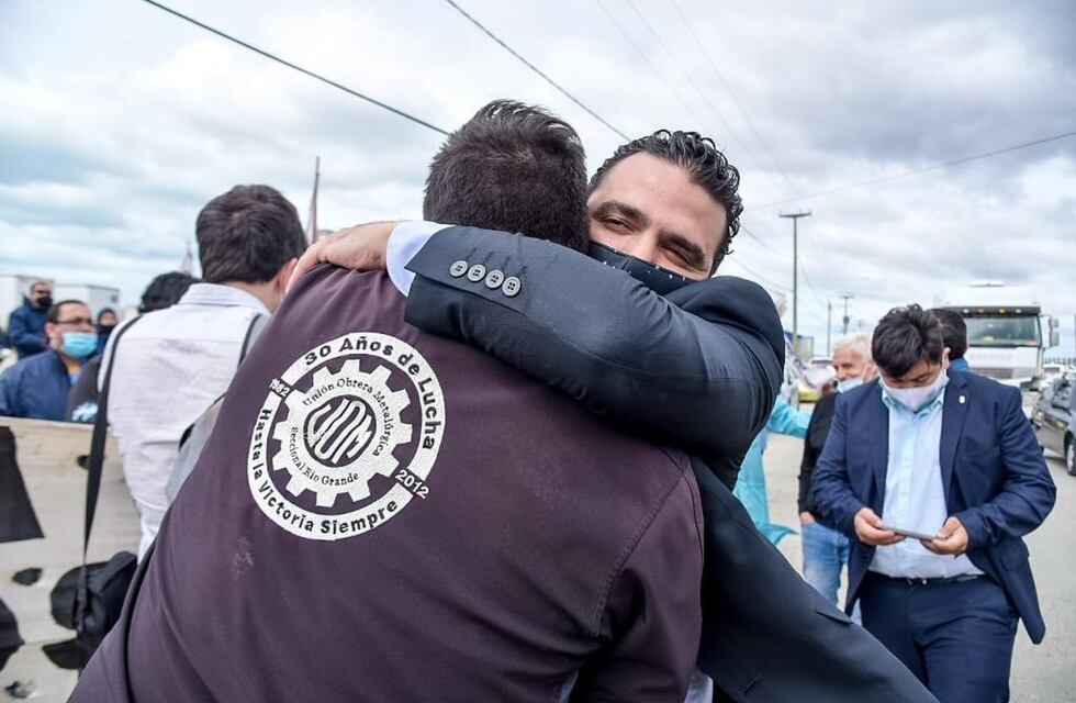 Vuoto y De Pedro visitaron la fábrica Radio Victoria en Río Grande