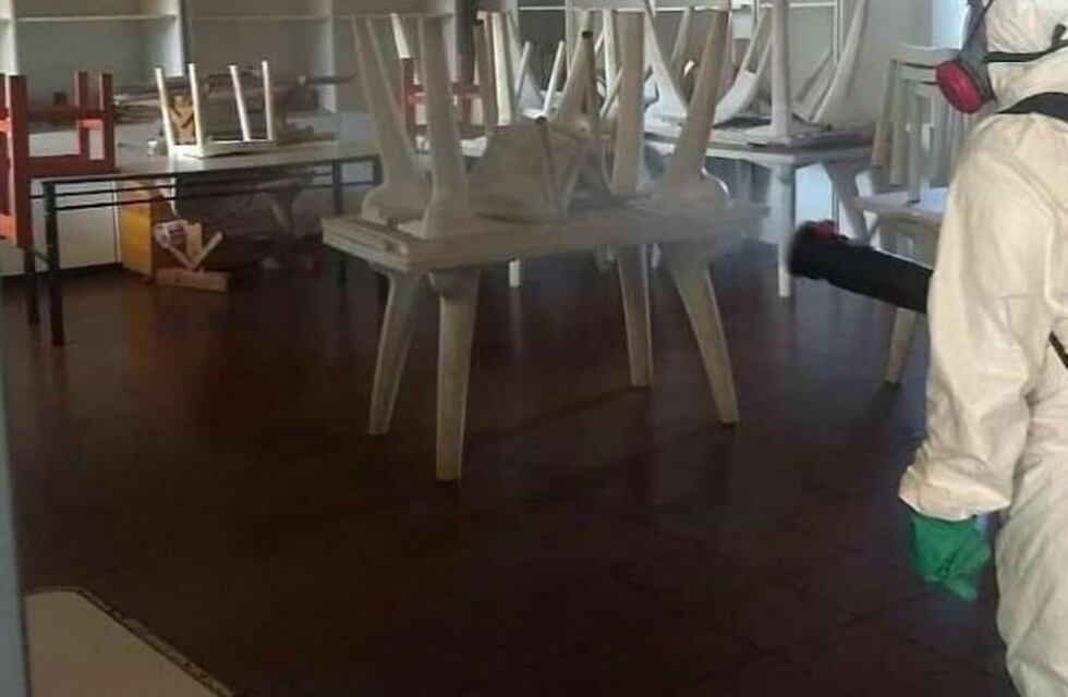 A dos semanas del inicio de clases fumigan los establecimientos educativos en Eldorado