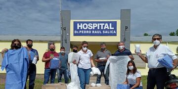 Médicos y enfermeros recibieron insumos hospitalarios.