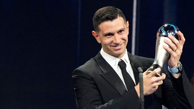 El joven cordobés fue comparado con Emiliano Martínez, el mejor arquero del 2022 para la Fifa. (Foto: AP).