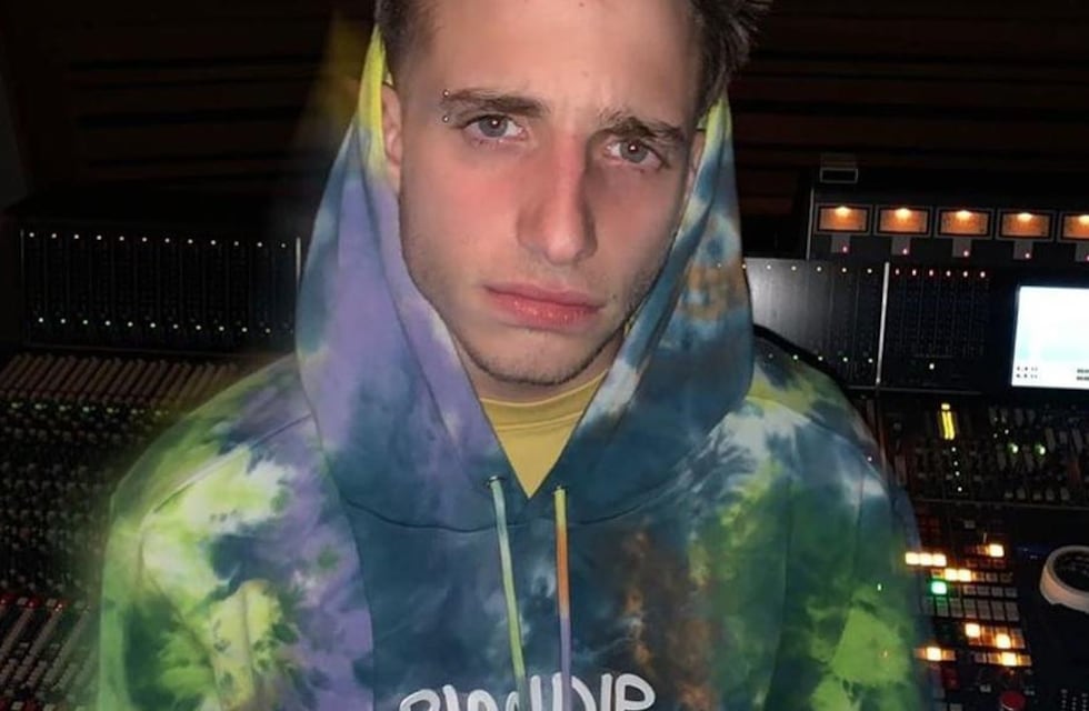 Los looks de Wos: desde el mechón violeta y el rubio ceniza al rojo intenso