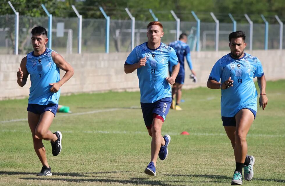 Racing de Nueva Italia volvió a los entrenamientos y se aseguró la continuidad de su goleador