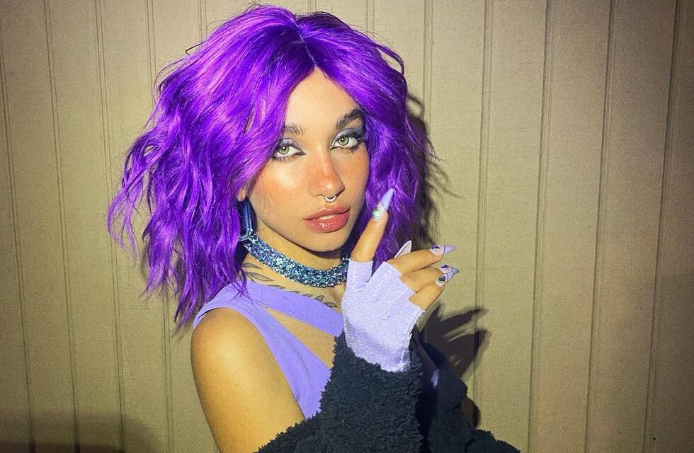 El challenge de María Becerra con “Hasta los dientes”