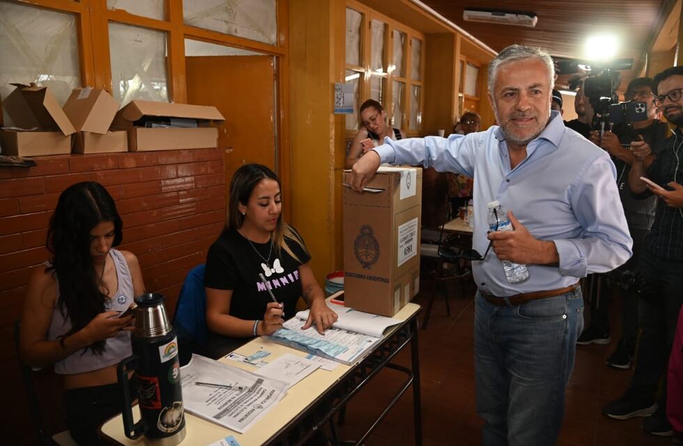 Votó Alfredo Cornejo en Mendoza y anunció que “habrá turbulencia en el país y en la provincia”