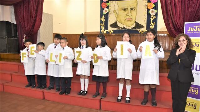 La ministra de Educación, Miriam Serrano, presidió la celebración del "Día del Maestro y la Maestra", en conmemoración del aniversario del fallecimiento de Domingo Faustino Sarmiento.