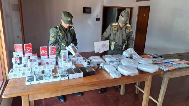 Operativo de Gendarmería descubre millonario contrabando en la RN 12 en Colonia Victoria.