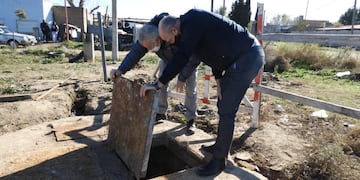 El intendente Mariano Uset y el secretario de Obras y Planeamiento, Ignacio Torrontegui, visitaron este jueves el pozo de bombero ubicado en Formosa y San Luis.