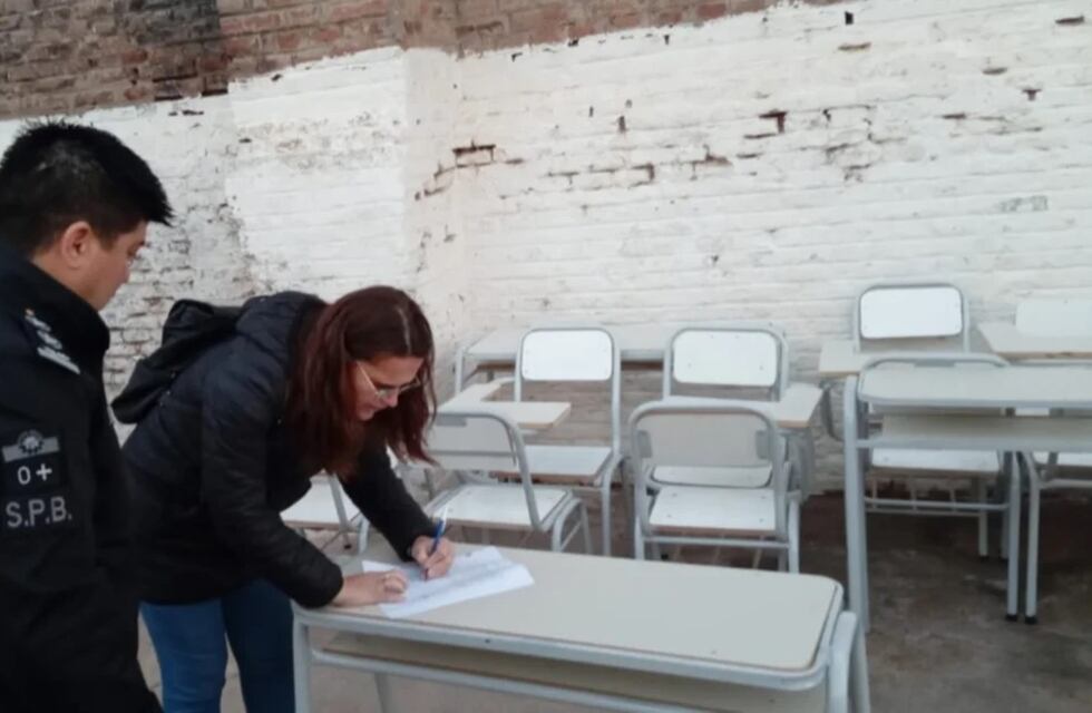 Bahía Blanca: en la cárcel de Villa Floresta repararon mobiliario de una escuela