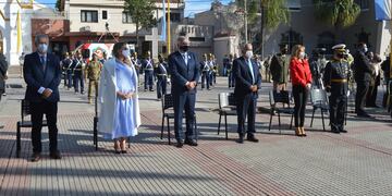 La recordación de la Revolución de Mayo fue encabezada por el titular del Ejecutivo Provincial, Gerardo Morales, acompañado por su esposa, Tulia Snopek; el intendente de San Pedro, Julio Bravo y su esposa, Sandra Montanari.