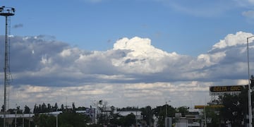 El pronóstico anticipara mañana una jornada calurosa con algunas tormentas por la noche. José Gutiérrez/Los Andes