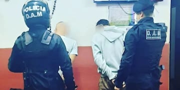 Fueron detenidos tras la sustracción de un celular en Posadas.