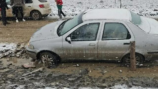 Un grupo de docentes de Neuquén vivieron momentos de tensión mientras viajaban a su escuela.