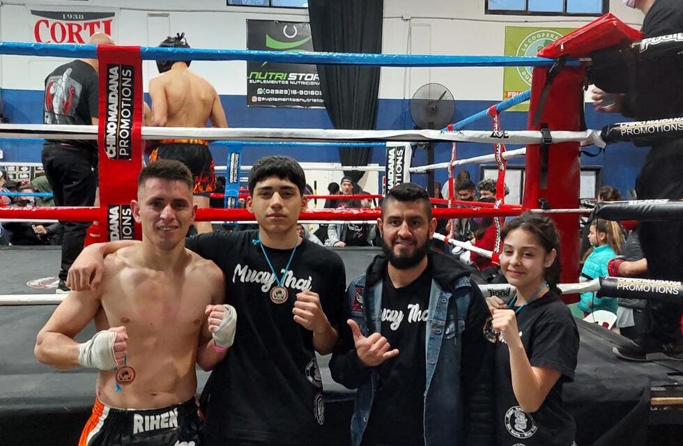 Tres chicos de Pérez ganaron una competencia nacional de Kickboxing