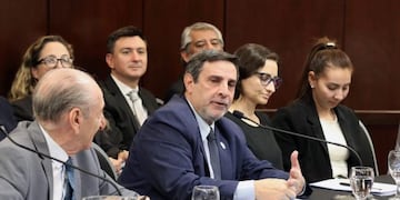 Luis Medina Ruiz expone los avances epidemiológicos y estrategias locales de Tucumán en el encuentro nacional.