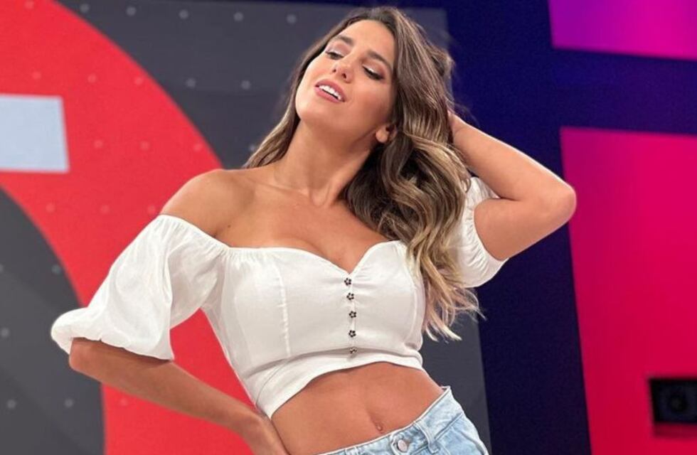 Cinthia Fernández se animó a un cambiazo de look y sonriendo a cámara le preguntó a sus fans: “¿Les gustó?”