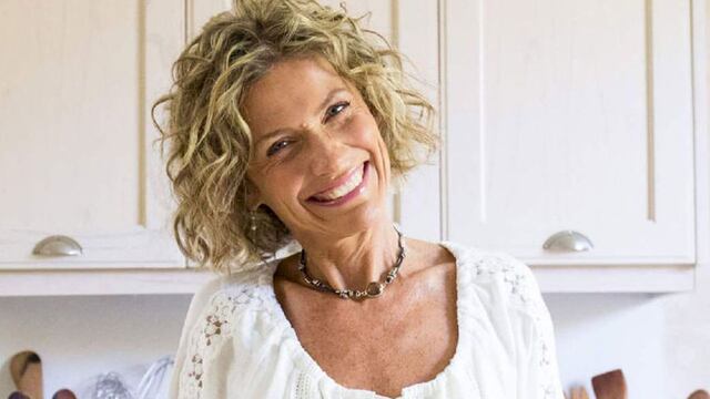 Tonos pasteles, estilo vintage y alacenas al descubierto: así es la cocina de Maru Botana.