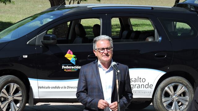 Luis Benedetto, llevó adelante la entrega de un vehículo nuevo para traslado de pacientes para la Municipalidad de Federación.