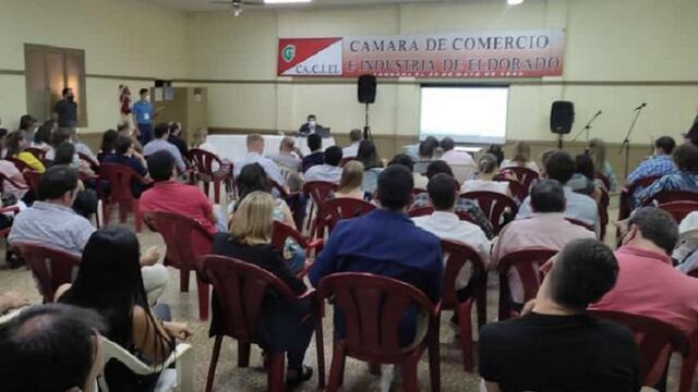 El ministro de Hacienda, Adolfo Safrán, brindó una charla sobre la situación económica provincial en Eldorado.