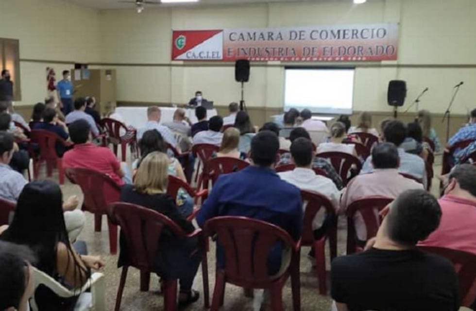 El ministro de Hacienda, Adolfo Safrán, brindó una charla sobre la situación económica provincial en Eldorado