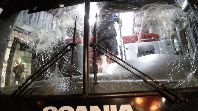 El micro de los jugadores de 9 de Julio fue atacado tras el partido con Atenas de Río Cuarto.