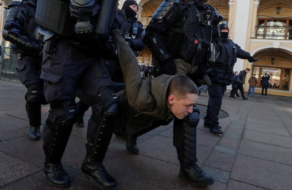 Rusia: detuvieron a más de 14 mil personas por protestar contra la guerra