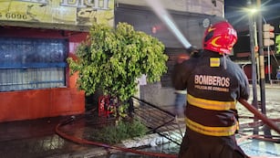 Un incendio acabó con el primer piso de una vivienda en barrio General Paz, Córdoba.
