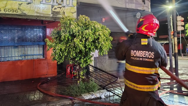 Un incendio acabó con el primer piso de una vivienda en barrio General Paz, Córdoba.