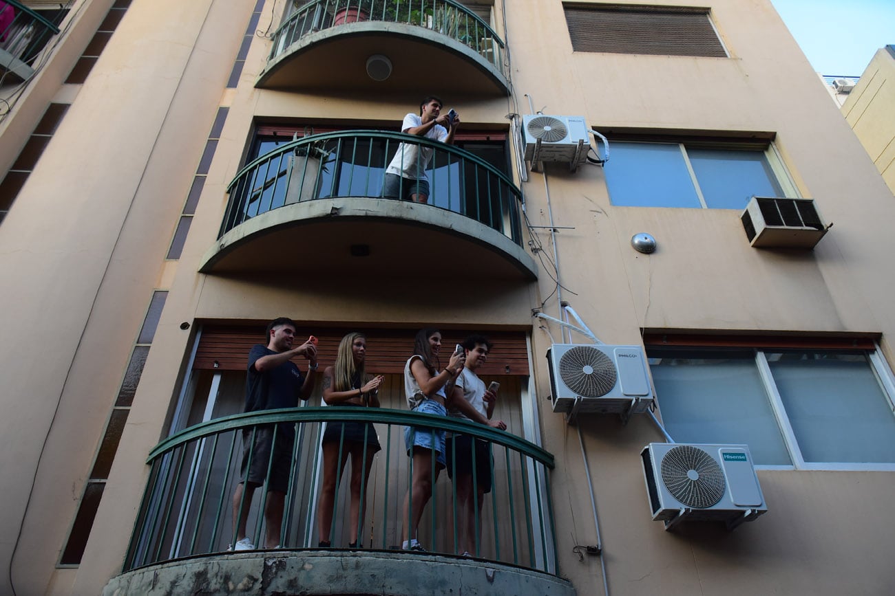 El presidente Javier Milei encabezó en Córdoba la Marcha de la Gratitud, acompañado por su hermana Karina y los diputados Gabriel Bornoroni y Gonzalo Roca. (Nicolás Bravo / La Voz)