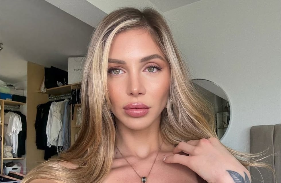 Romina Malaspina posó frente al espejo y lució un conjunto de lencería al límite de la censura