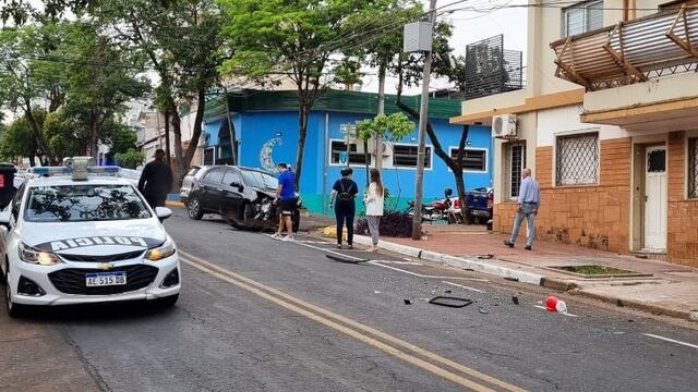 Un joven resultó lesionado tras un siniestro vial en pleno microcentro posadeño.