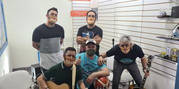 12 monos. Parte de la banda cuando visitaron el estudio de Vía País Paraná.