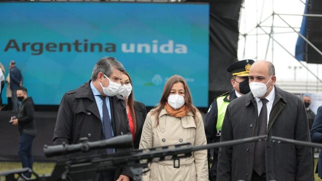 Frederic y Manzur entregaron equipamiento para las fuerzas federales y la policía tucumana.