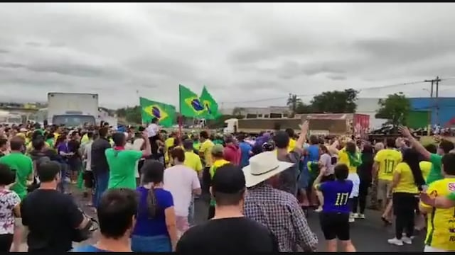 Dramático momento en Brasil: un auto atropelló a seguidores de Jair Bolsonaro.