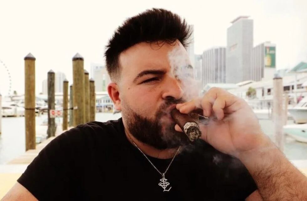 Sortea por Twitter un millón de pesos: cómo es el liberal que imita a Santi Maratea y es fan de Javier Milei