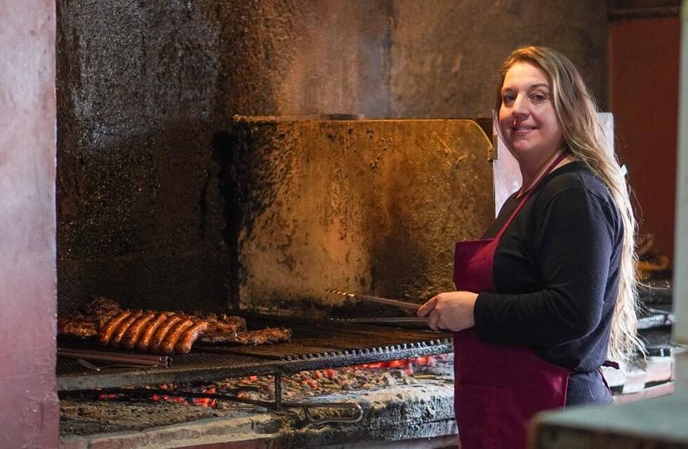 Empezó por curiosidad y lo transformó en un arte: buscará ser la mejor asadora del país