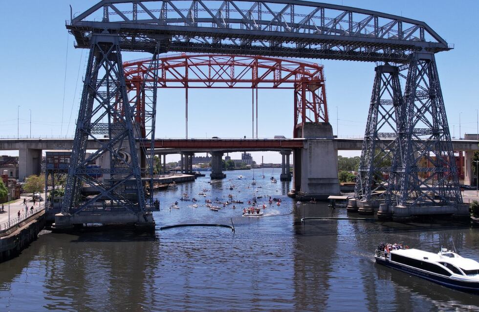 Cuánto cuesta y cómo es el paseo en catamarán por el Riachuelo que conecta Puerto Madero y La Boca