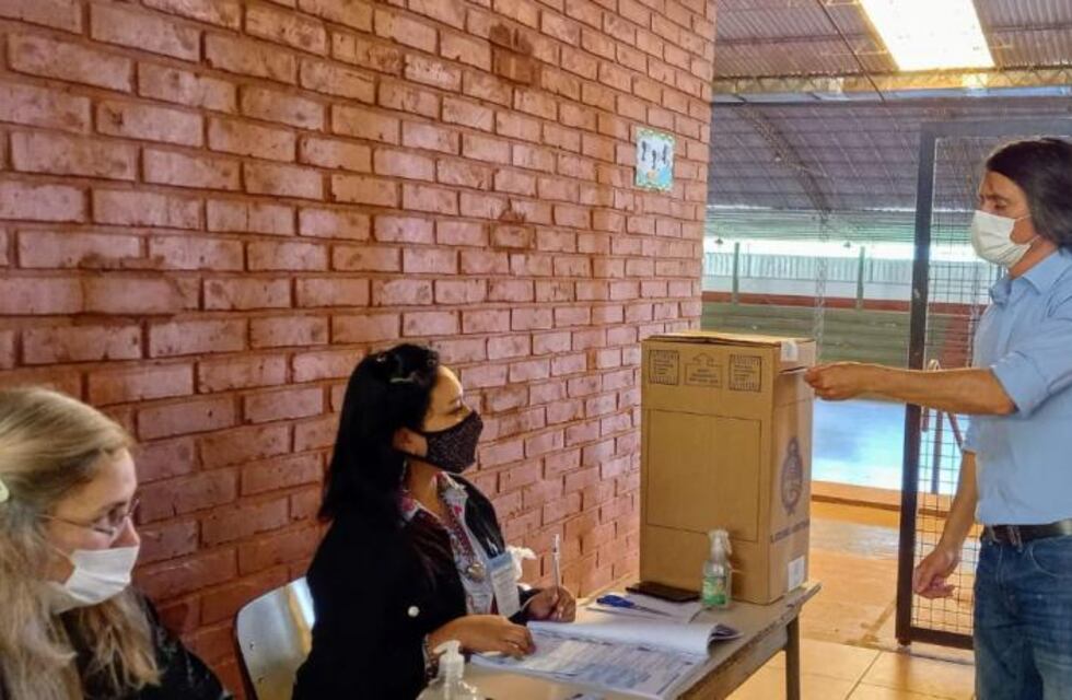 PASO 2021 en Misiones | El intendente de Montecarlo, Jorge Lovato, emitió su voto