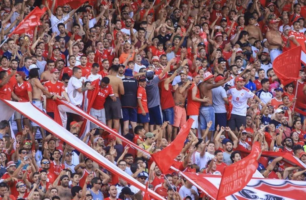 La barra de Independiente se enfrentó a los tiros con la policía