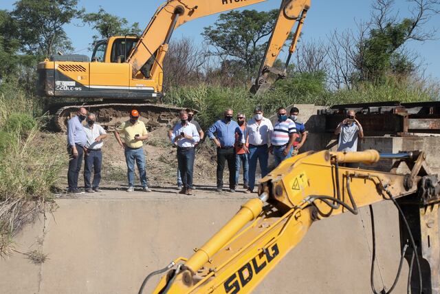 Perotti recorrió los trabajos de reacondicionamiento del Canal Vila Cululú y Cañada Sunchales
