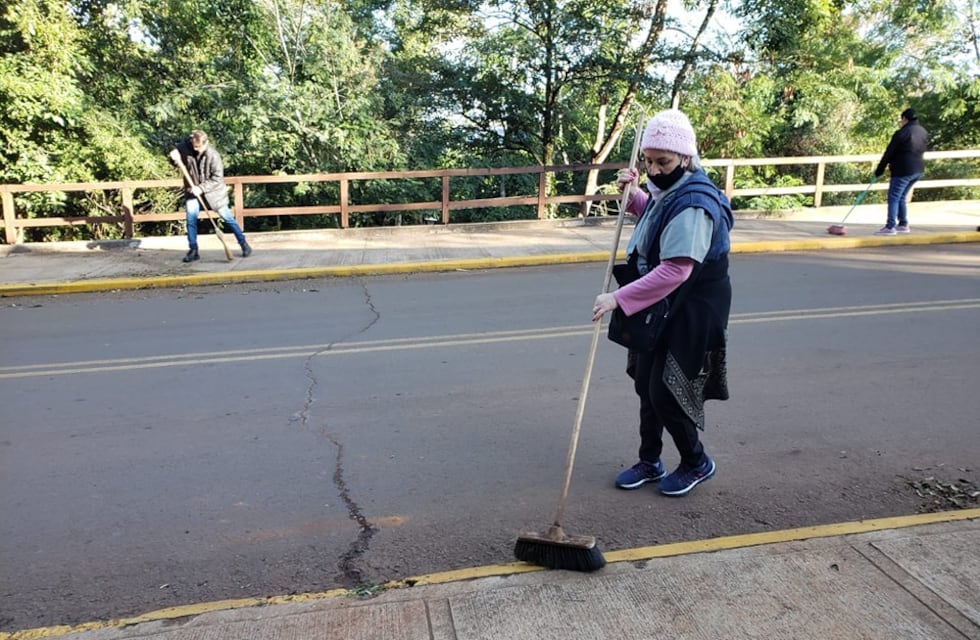 Realizan Operativos de Higiene Urbana en la Costanera de Puerto Iugazú