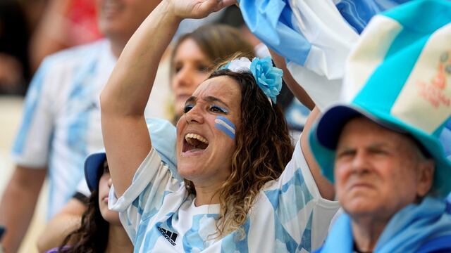 HInchas argentinos copan el estadio Lusail para el debut de la Scaloneta en Qatar 2022. (AP)