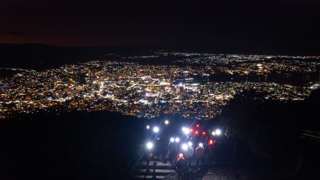 Ascensos nocturnos en Carlos Paz, Cerro La Cruz
