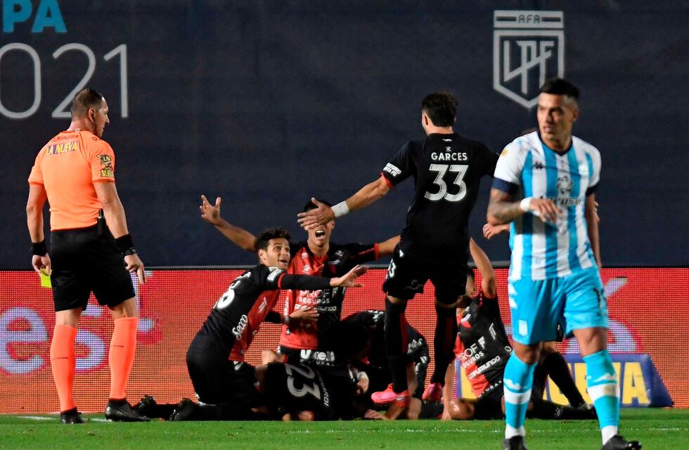 Copa de la Liga Profesional: Colón goleó a un Racing sin ideas