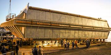 Astillero Río Santiago entregará la compuerta del Dique 2 de Puerto Belgrano.