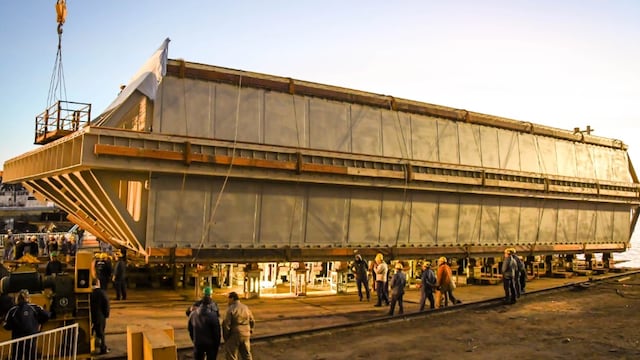 Astillero Río Santiago entregará la compuerta del Dique 2 de Puerto Belgrano.