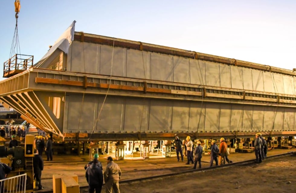 Entregaron la compuerta para el Dique de Carena 2 de la Base Naval Puerto Belgrano