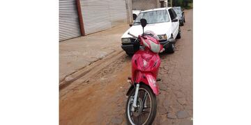 Motociclista impactó contra la puerta abierta de un automóvil estacionado