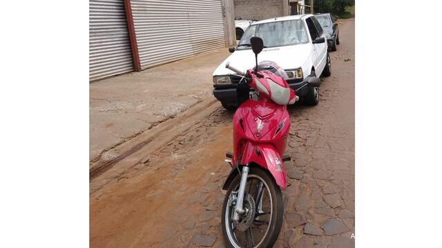 Motociclista impactó contra la puerta abierta de un automóvil estacionado