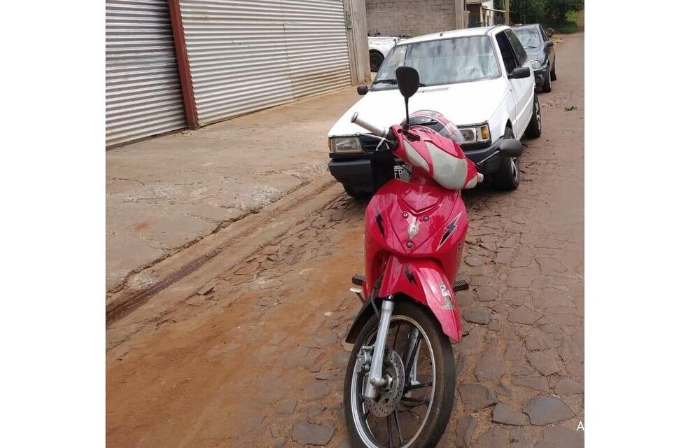 Motociclista impactó contra la puerta abierta de un automóvil estacionado
